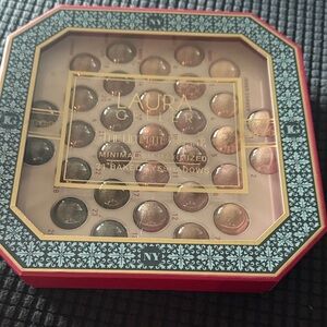 Laura Geller Baked Eyeshadow Palette with Gold and Brown Hues